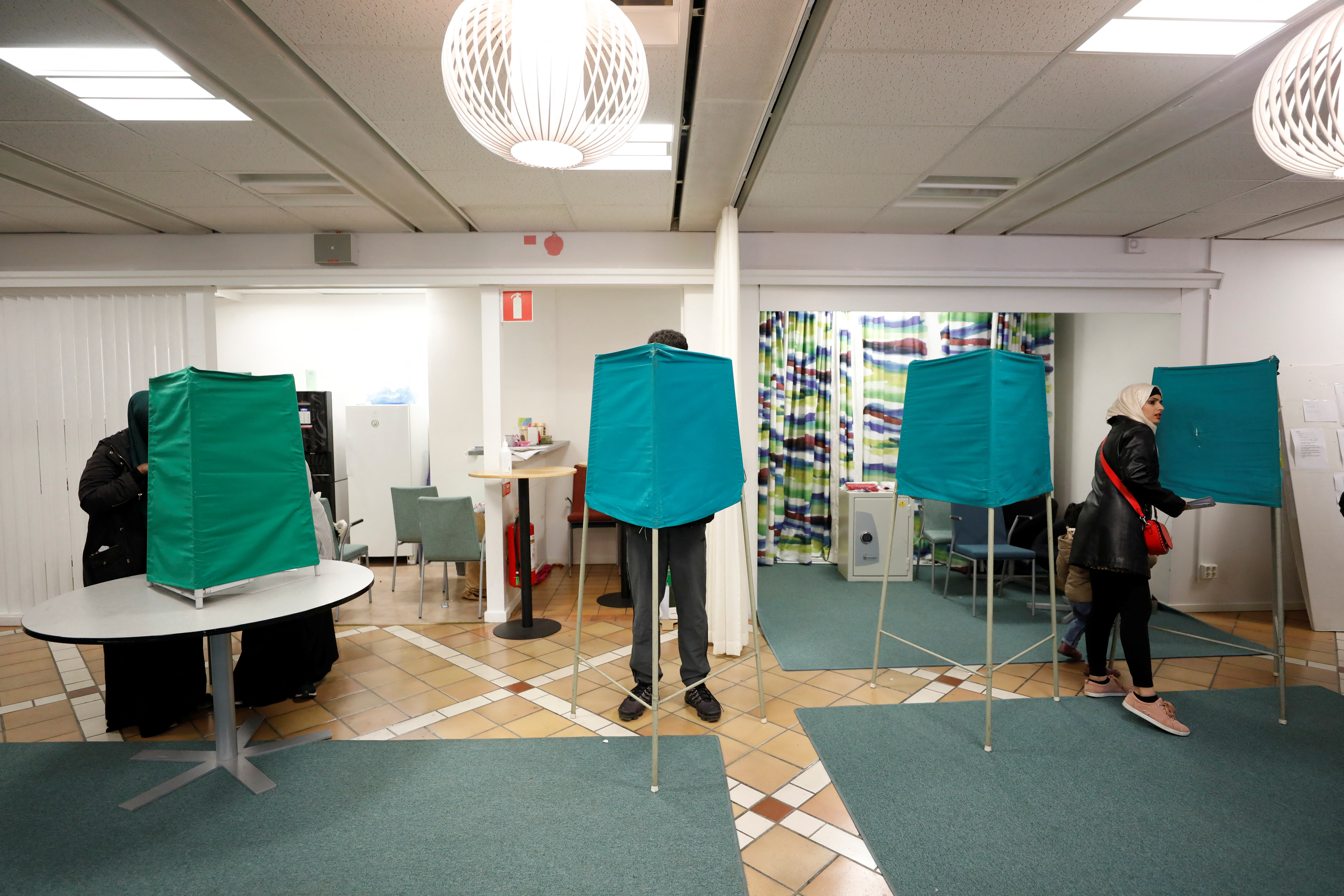 image Swedes head to polls in close-run election marked by crime, energy crisis (Update 1)