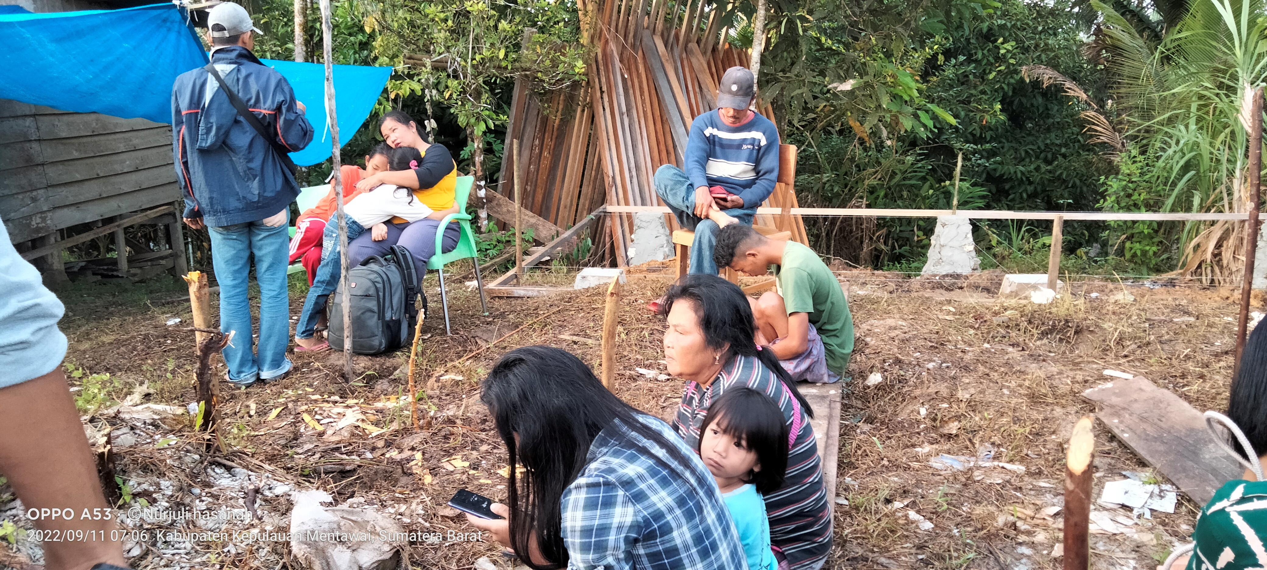 image Hundreds evacuated in west Indonesia after magnitude 6.1 earthquake