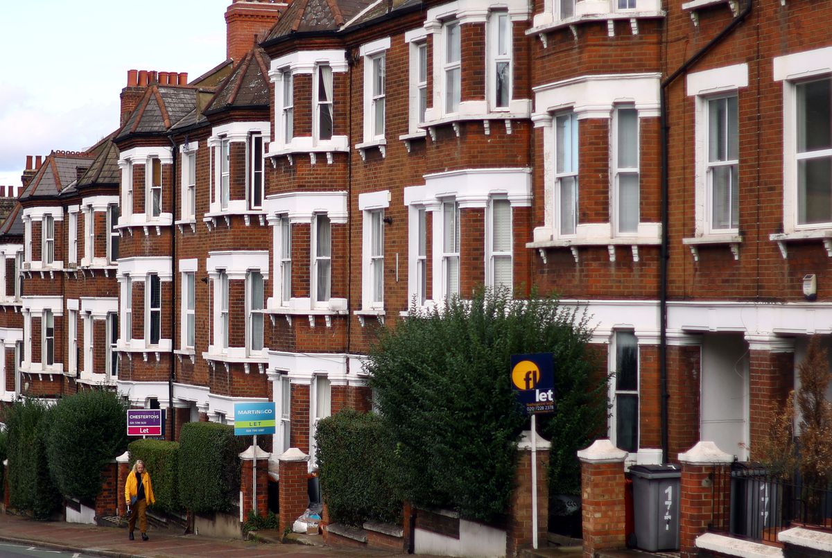 image UK housing market may face perfect storm as mortgage rates rise, house prices drop