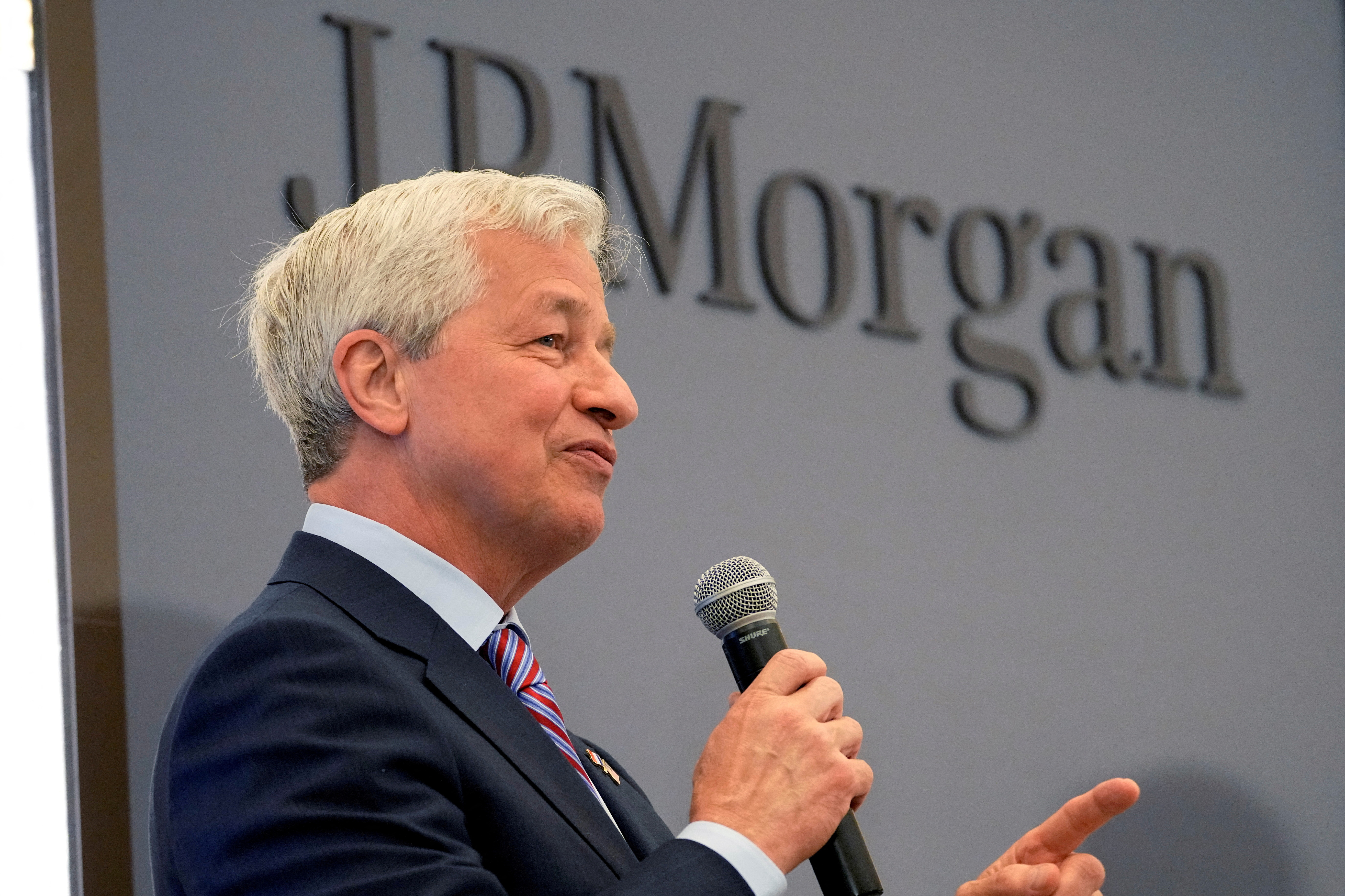 image JPMorgan CEO Dimon warns of recession in 6 to 9 months &#8211; CNBC