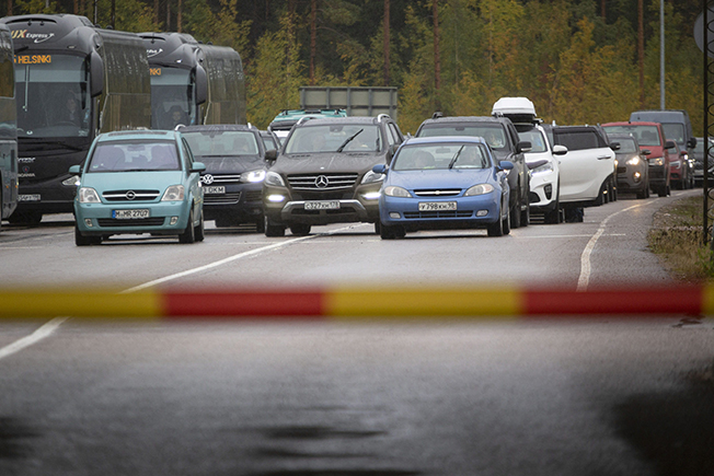 image Kremlin rejects reports that 700,000 have fled Russia