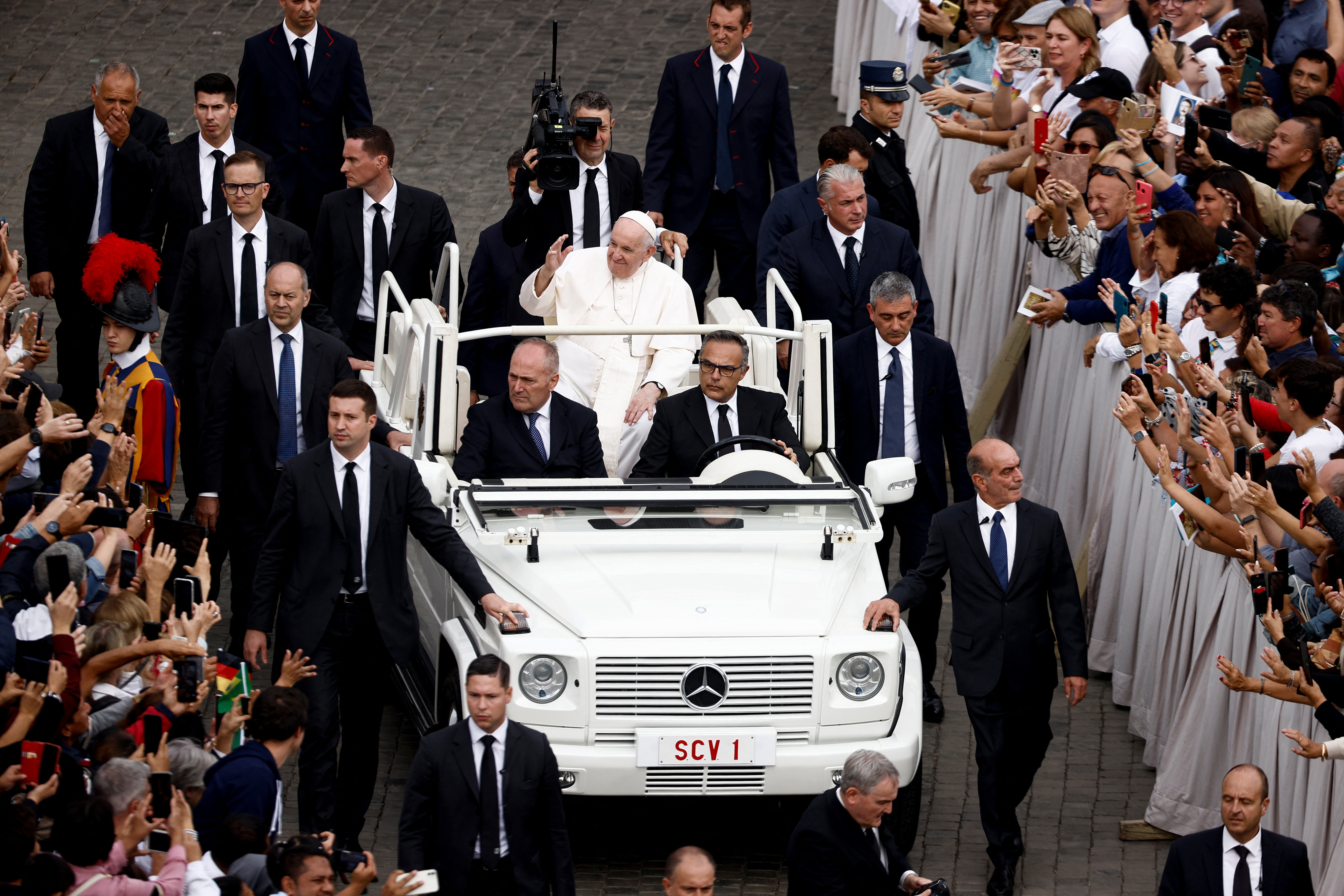 cover Pope, calling migrants&#8217; exclusion &#8216;criminal&#8217;, on collision with Meloni