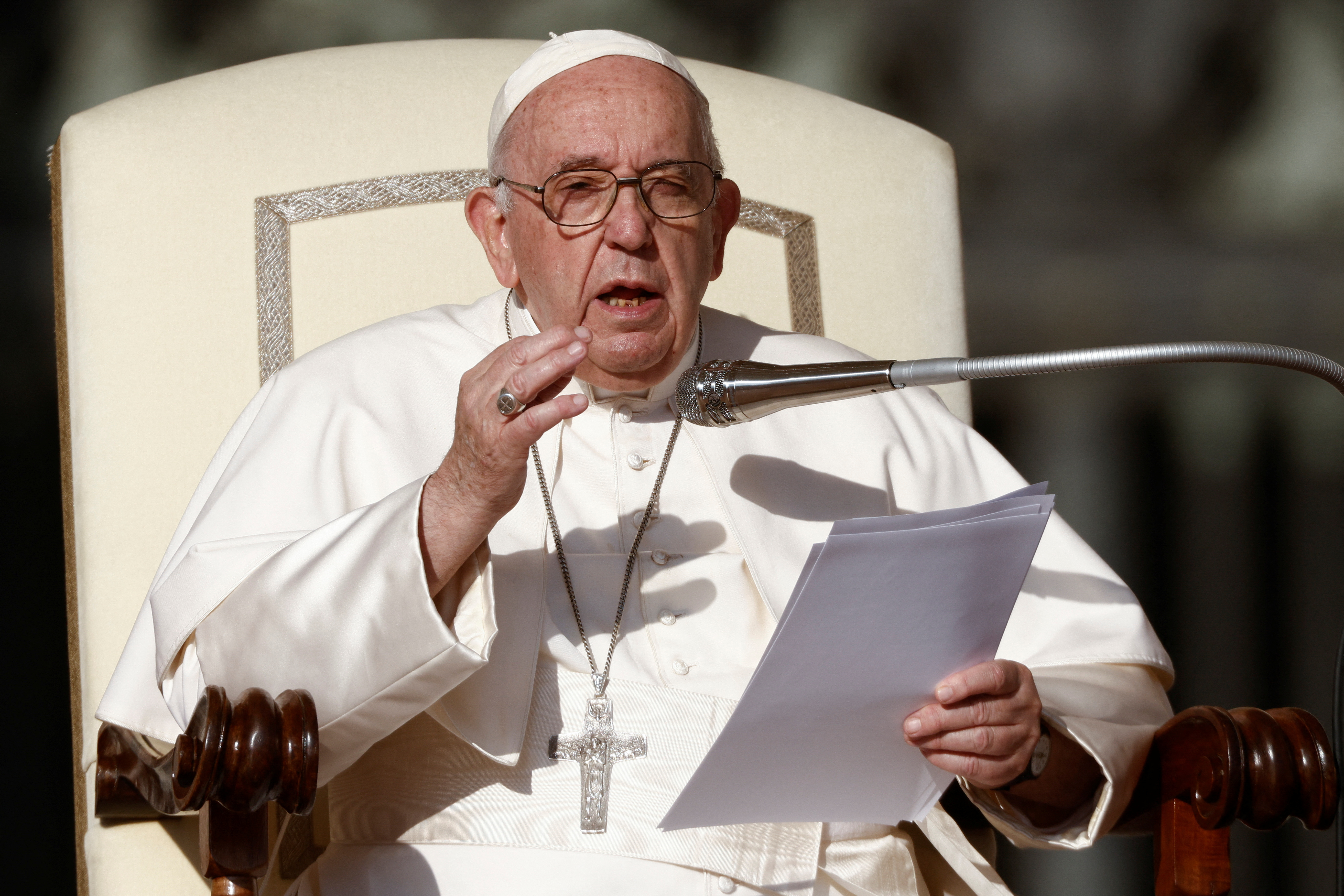 image Pope urges world leaders to do more to tackle climate change