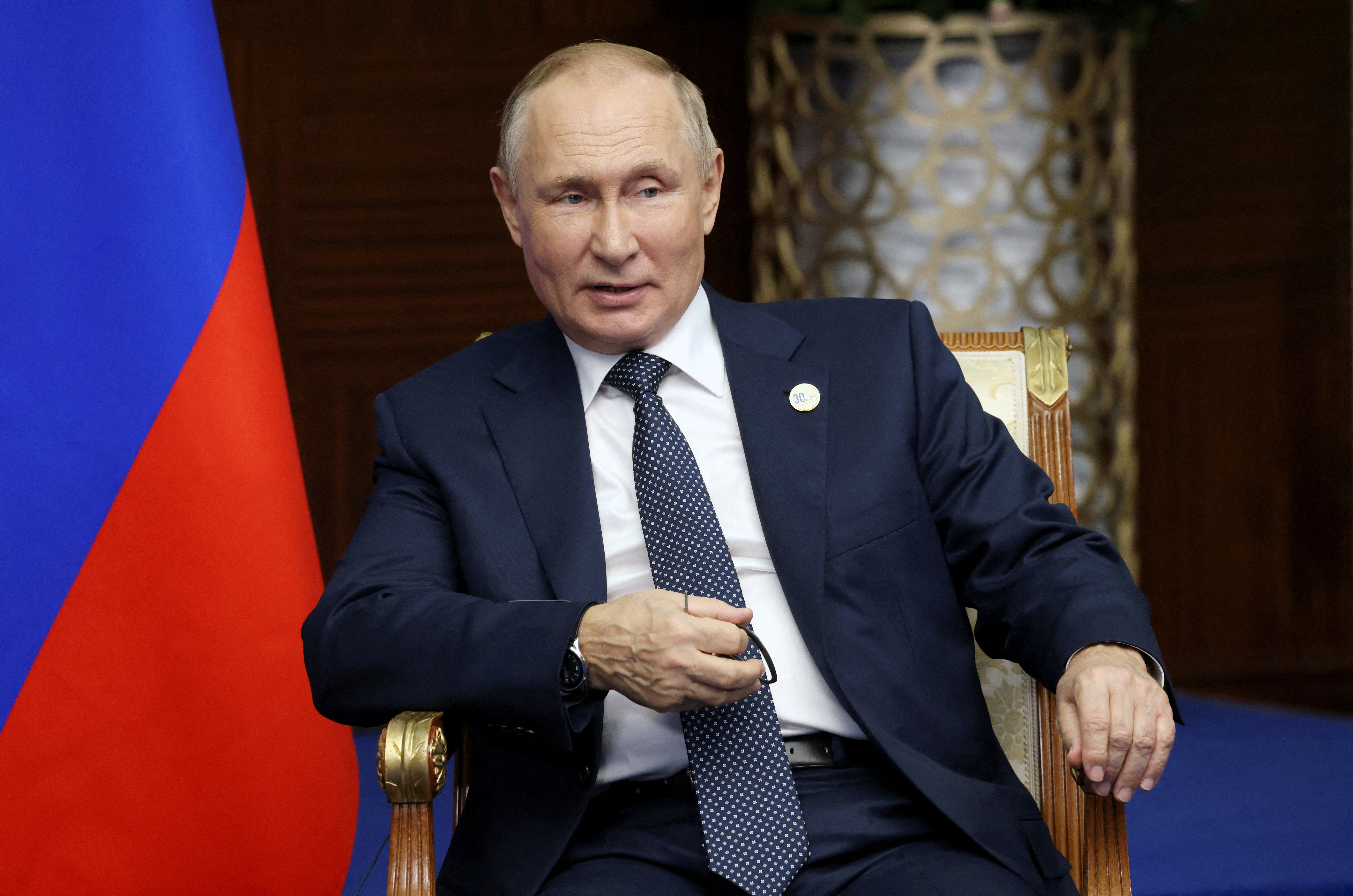 image Bosnian Serb leader awards Russian President Putin medal in absentia
