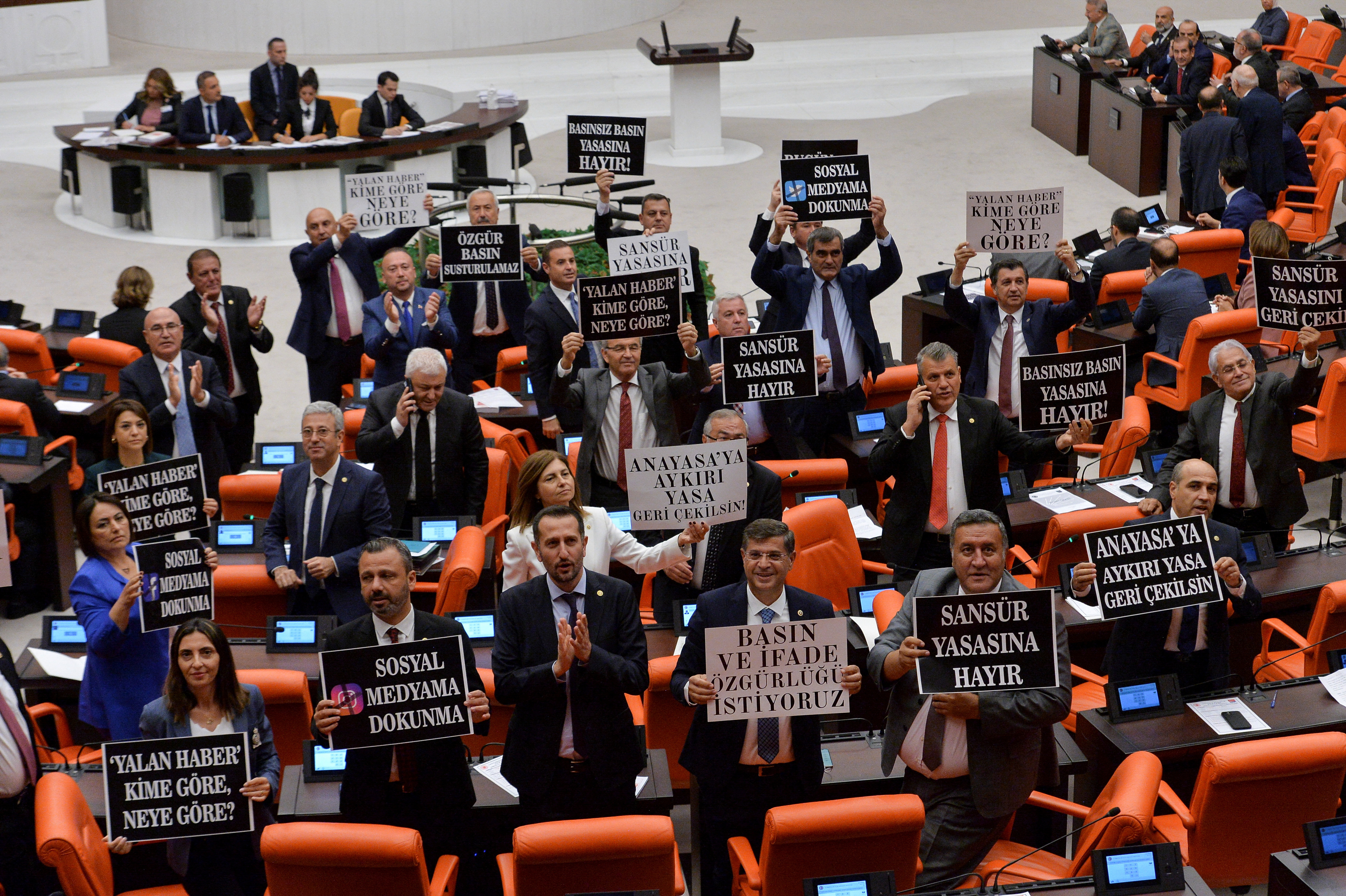 image Lawmakers brawl in Turkish parliament over pro-Kurdish mayor&#8217;s detention