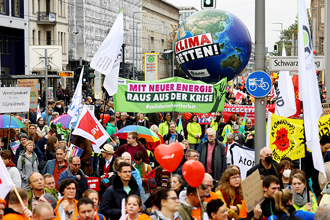 Thousands protest in Germany demanding solidarity in energy relief ...