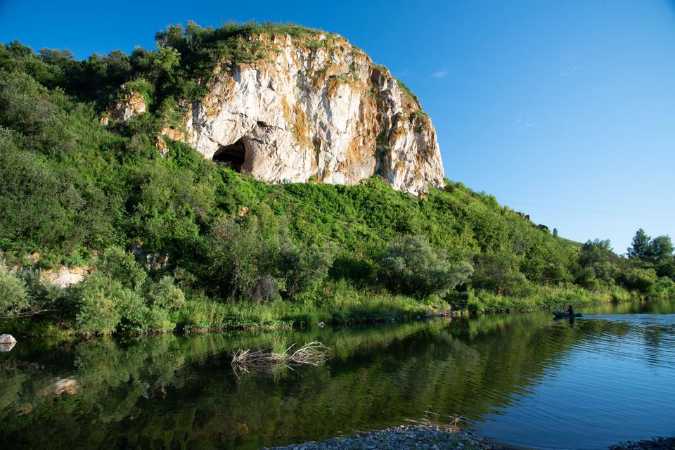 image Genetic findings from Siberian caves give glimpse into Neanderthal life