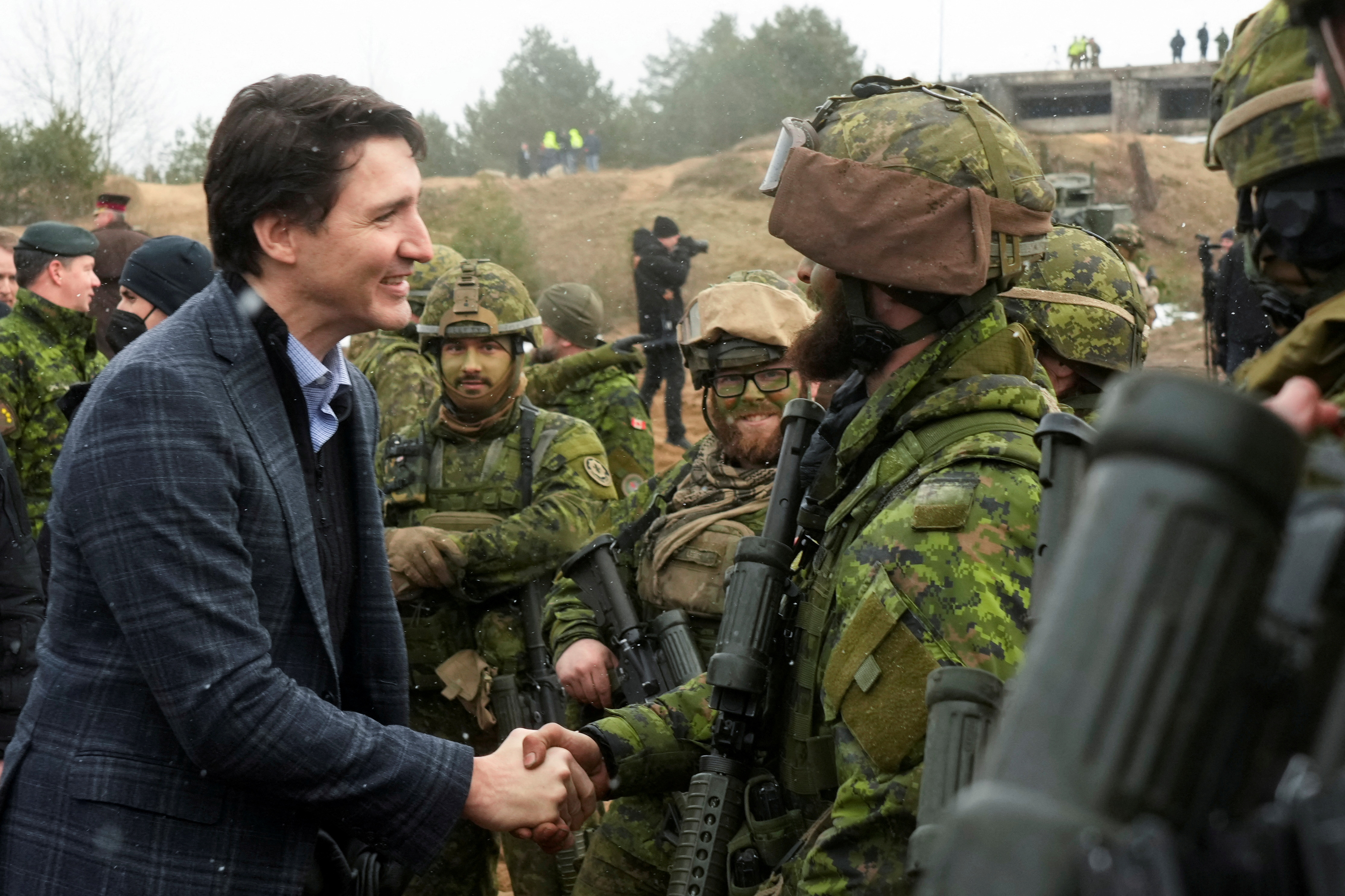 image Canada imposes new Russia sanctions, pledges battle tanks to Ukraine