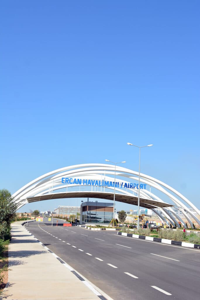 feature esra entrance to the new airport (burcin aybars yeniduzen)