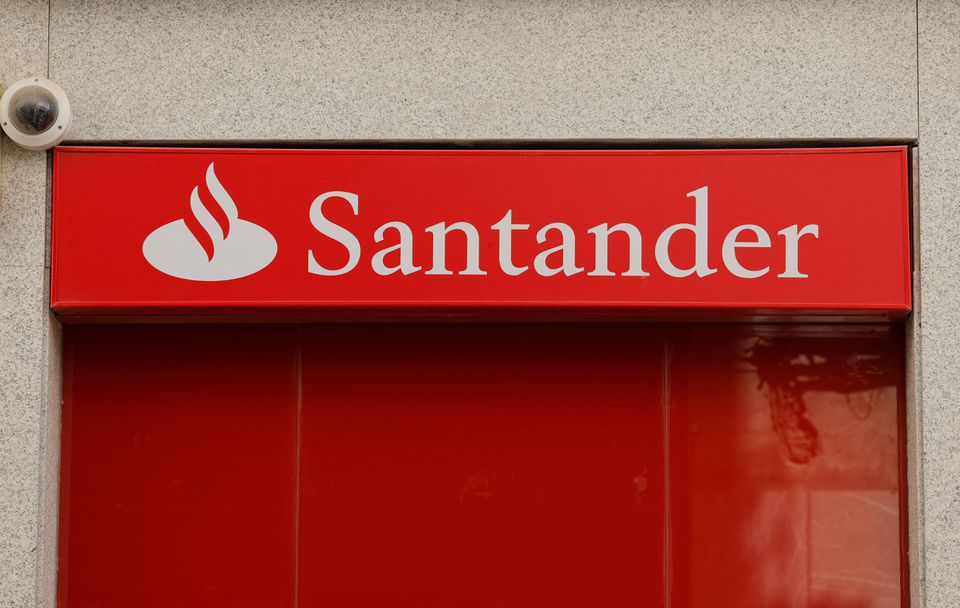 image Santander to block UK transfers to crypto exchanges in 2023