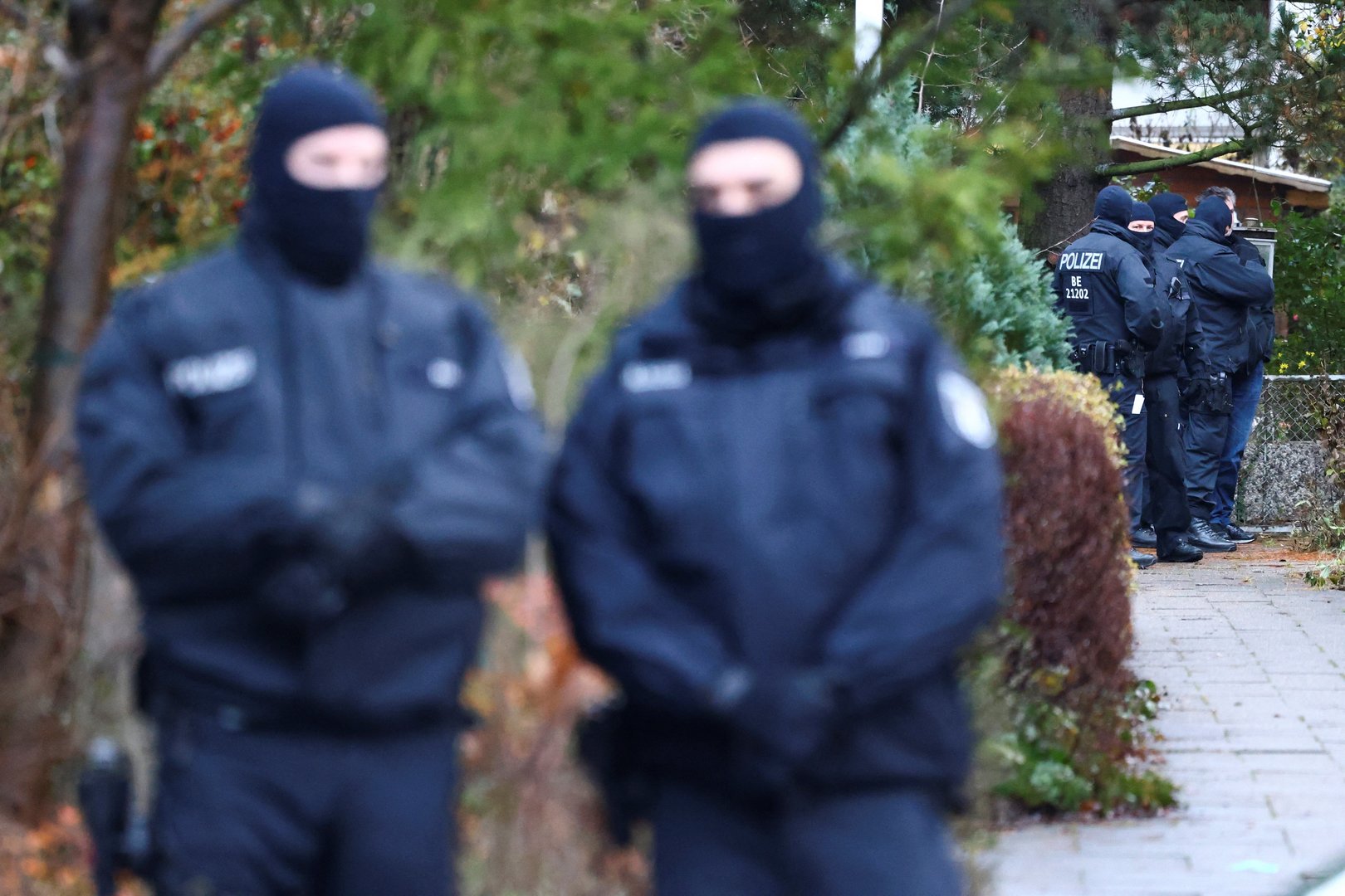 cover Germany arrests 25 suspected of far-right plot to overthrow state (Update 2)