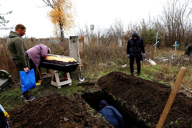 image Russia attacks in east Ukraine as Putin celebrates land grab
