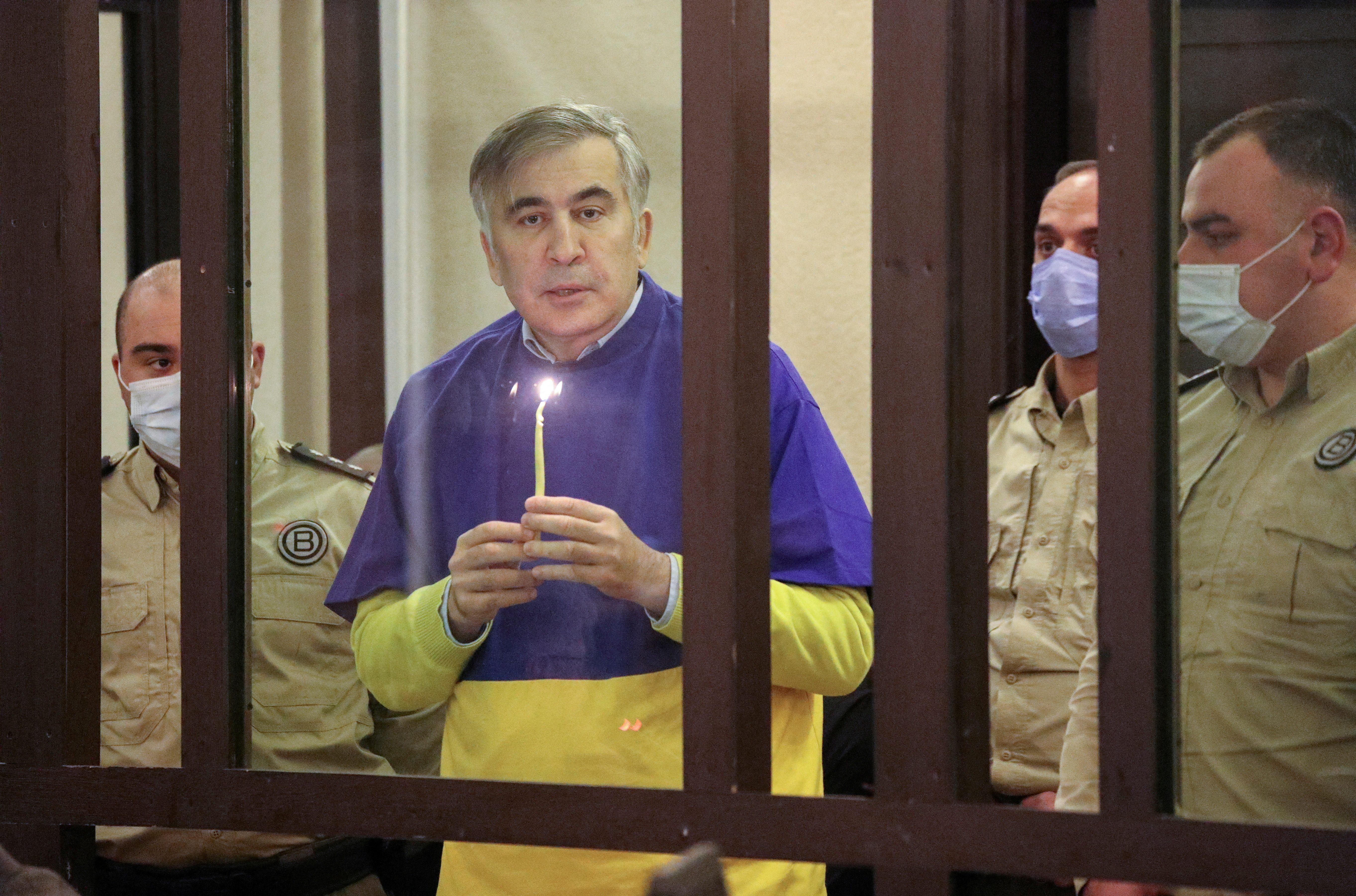 image Georgia&#8217;s Saakashvili renews, then calls off hunger strike over court delays