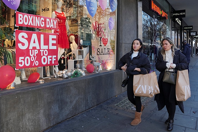 image UK retailers see 40% jump in Boxing Day shoppers