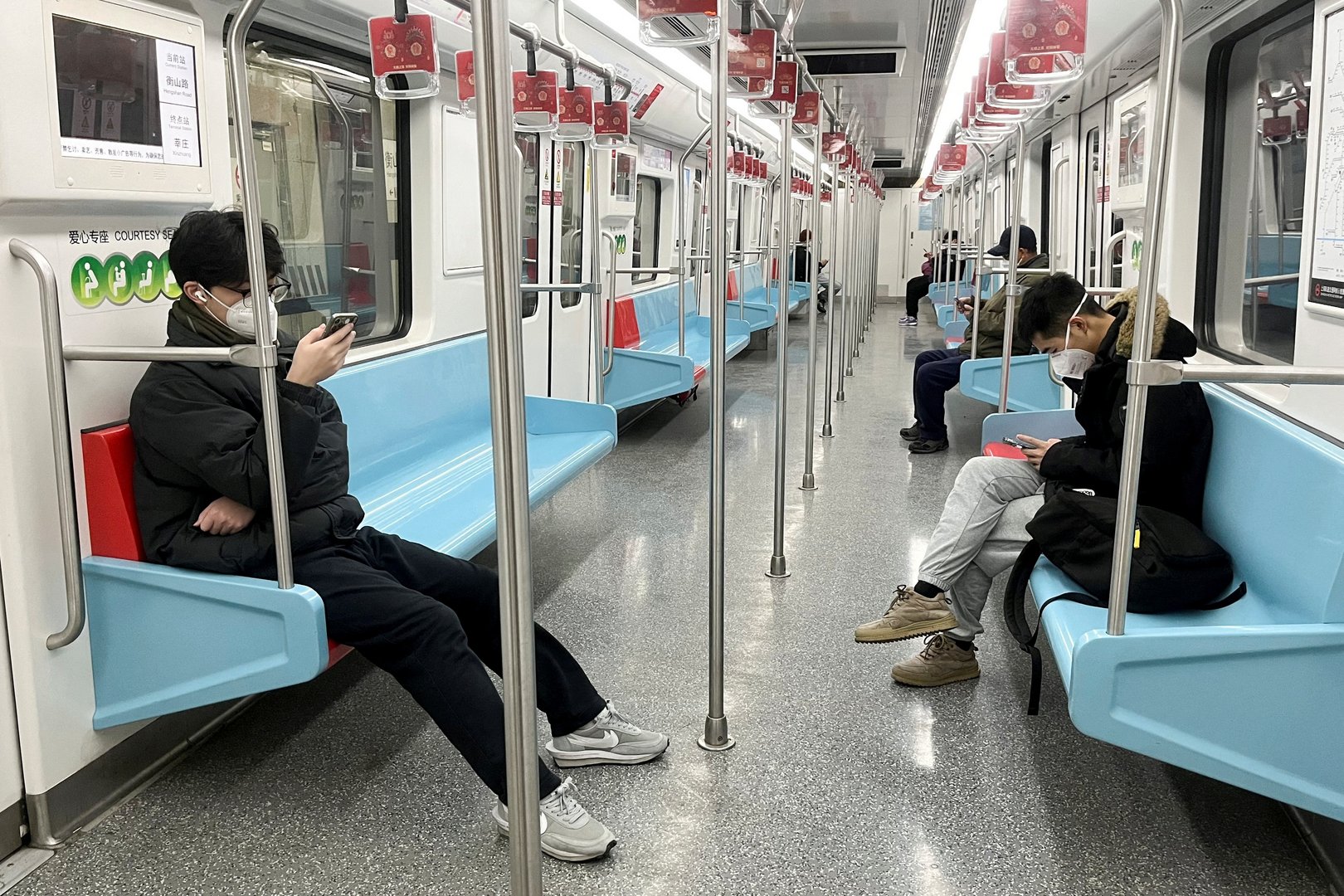 image China races to install hospital beds as COVID surge sparks concern abroad