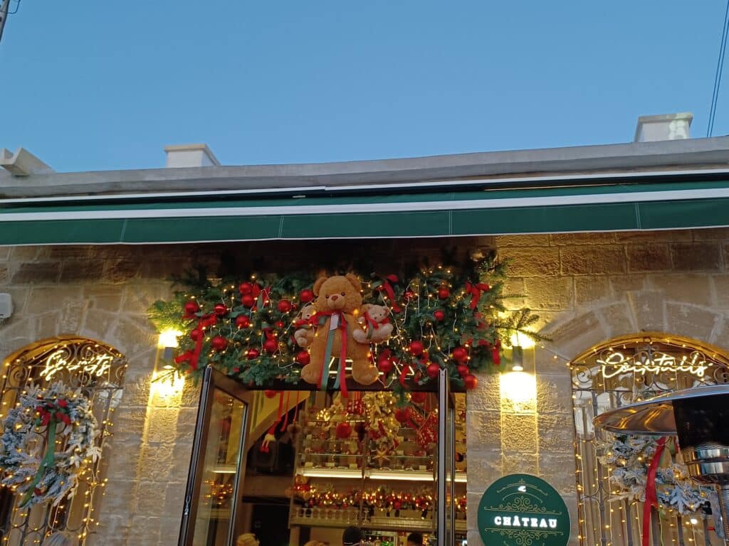 feature gina stone fronted shops in polis decorated for christmas (tiana gillett)