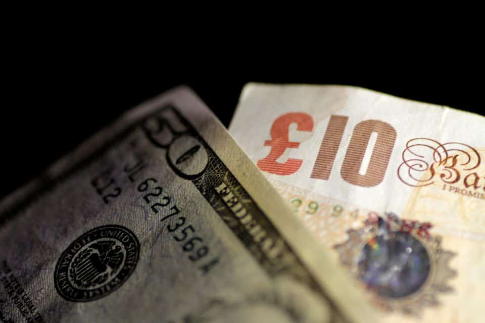 image Sterling inches higher, heads for biggest quarterly gain since 2009