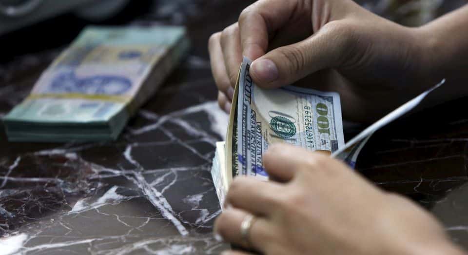 image Vietnam c.bank buys dollars to shore up reserves after selloff