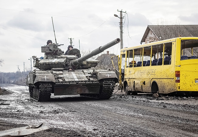 image Ukraine pleads with allies to send tanks as fighting grinds on