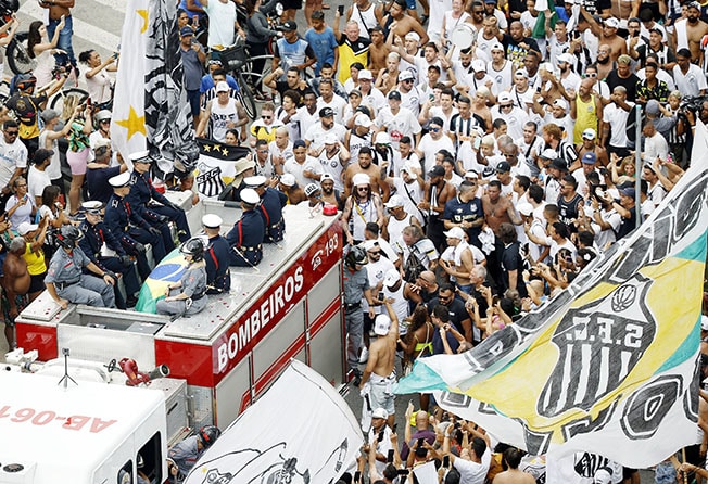 cover Huge crowds say goodbye to Pele in Santos