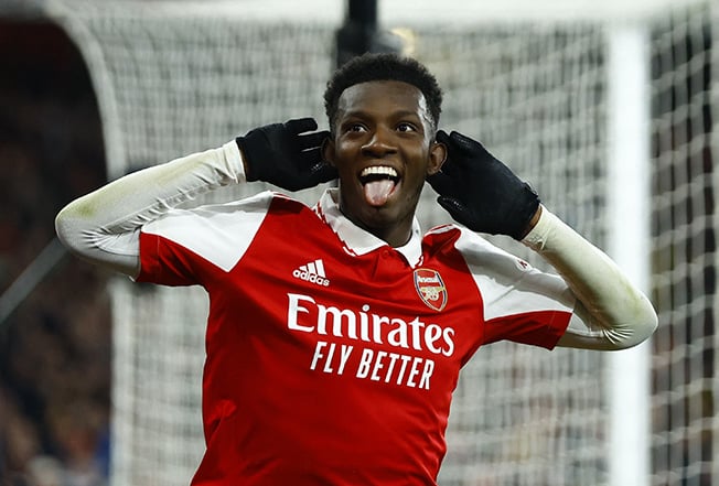cover Nketiah strikes late as leaders Arsenal edge Man Utd in thriller