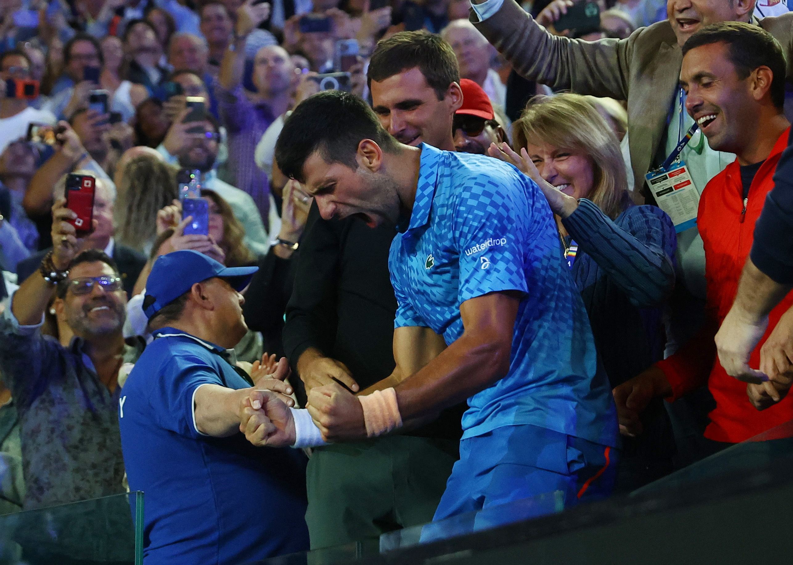 image Djokovic crushes Tsitsipas to win 10th Australian Open (Update 2)