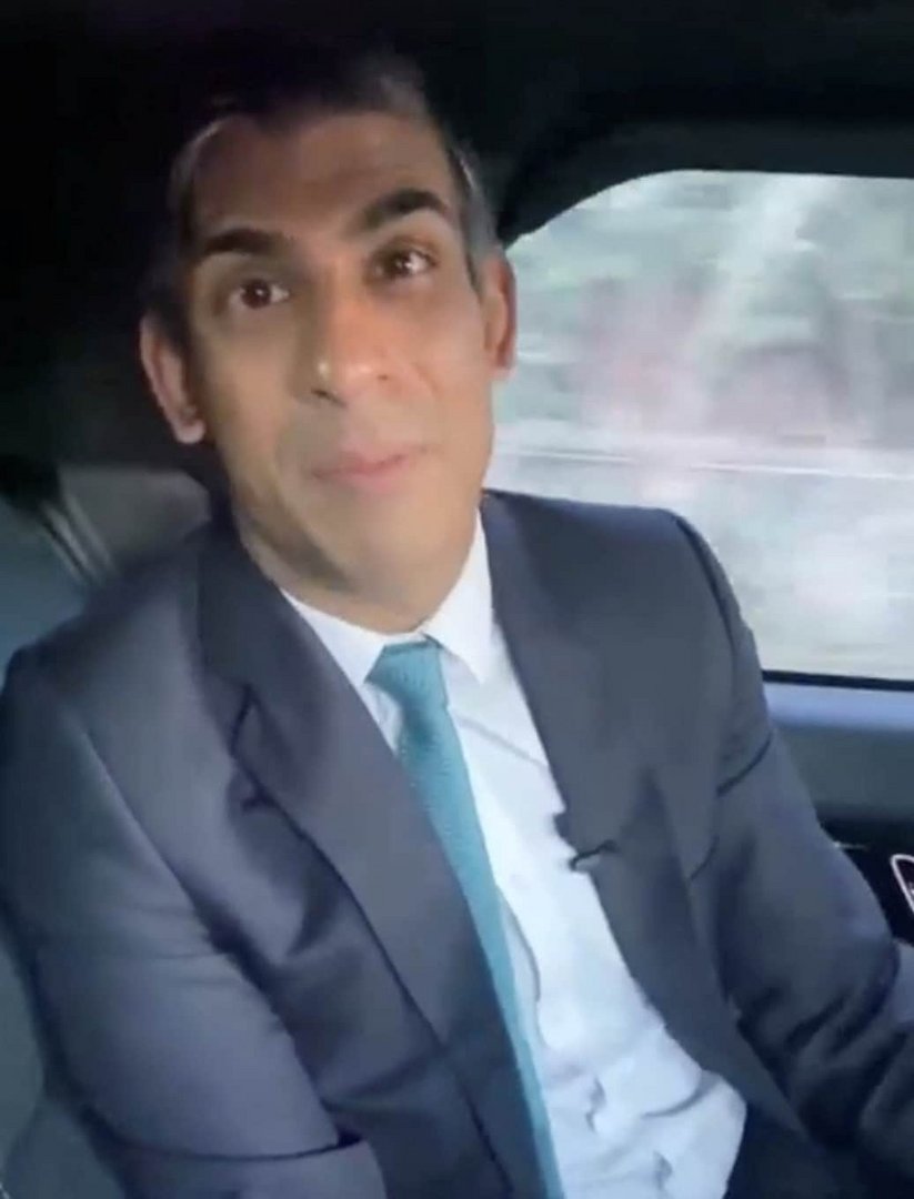 image UK PM Sunak gets fined by police for failing to wear seat belt (Update)