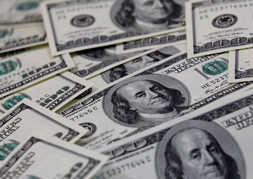 image Dollar creeps up in subdued start to new year