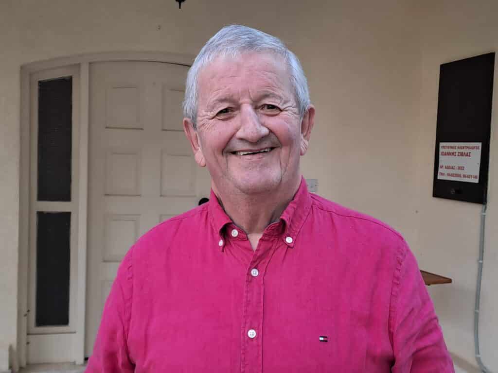 feature bejay chris jones outside the friends hospice building head shot (bejay browne)