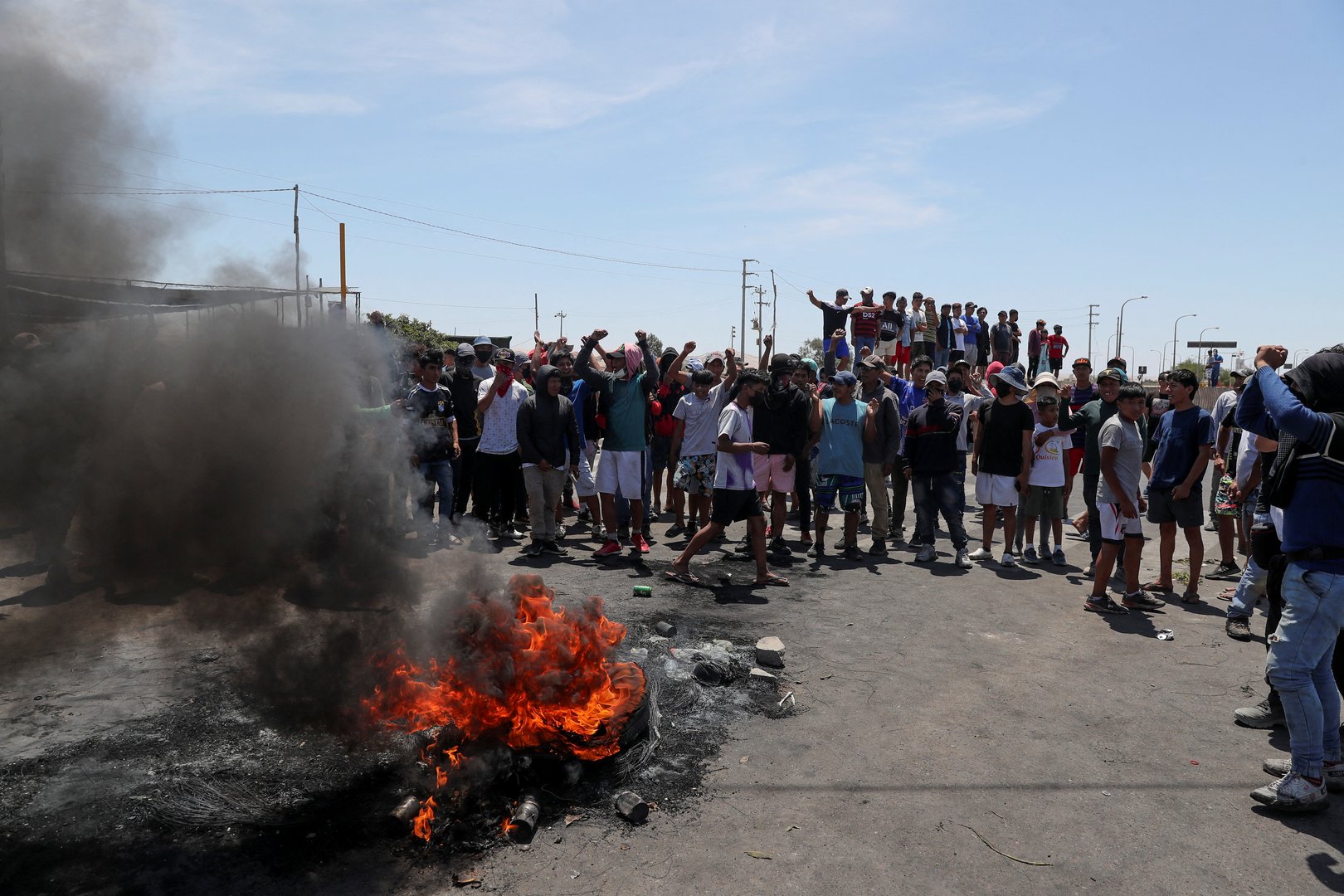 image Peru protesters clash with police in airport takeover attempt in Puno