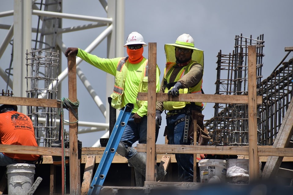 construction workers dust warning