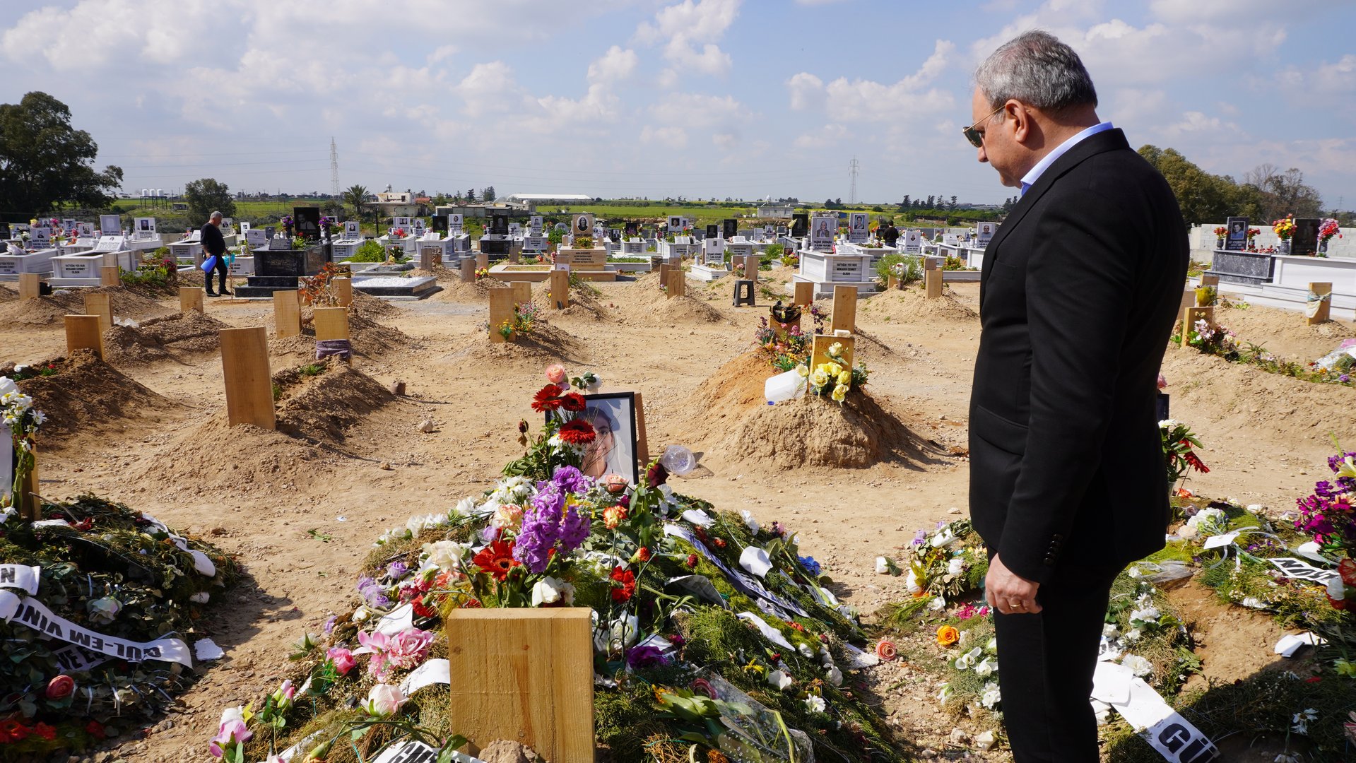 image Akel delegation visits graves of Turkish Cypriot earthquake victims (Updated)