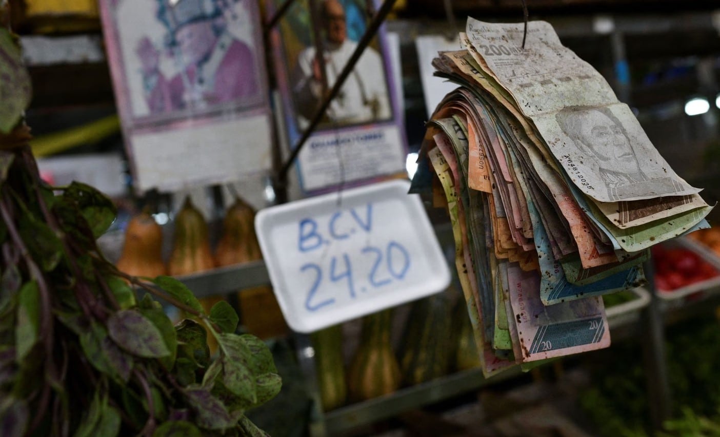 image Venezuelans say credit cards that were once lifeline now &#8216;useless&#8217;