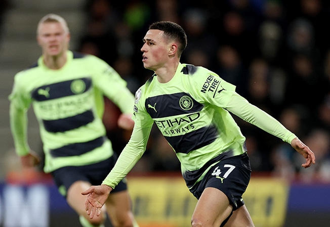 cover Foden double eases Man City into sixth round, Leicester out