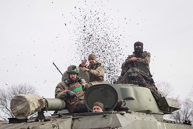 image Russia tries to close ring on Bakhmut as Ukrainians mount &#8216;furious resistance&#8217;