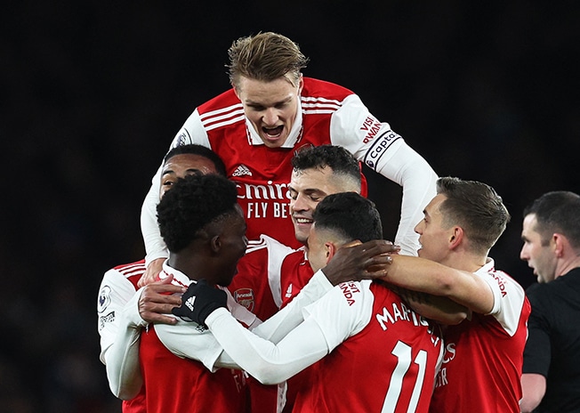 cover Arsenal thrash Everton to go five points clear