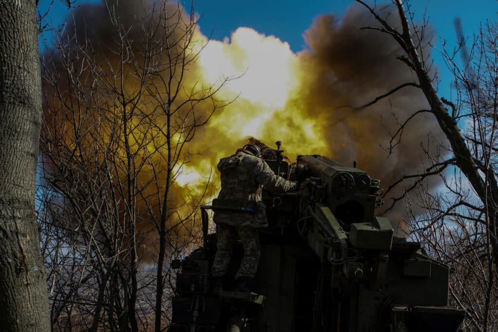 ukrainian servicemen fire a 2s5 giatsint s self propelled howitzer towards russian troops outside the frontline town of bakhmut