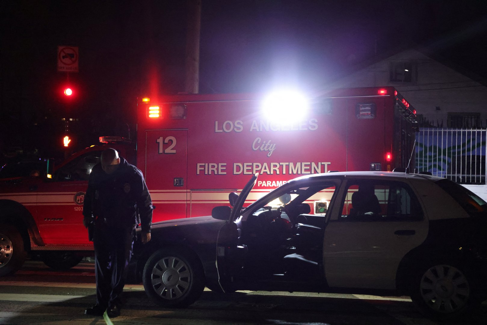 image Three Los Angeles police officers shot, suspect dead (Update)