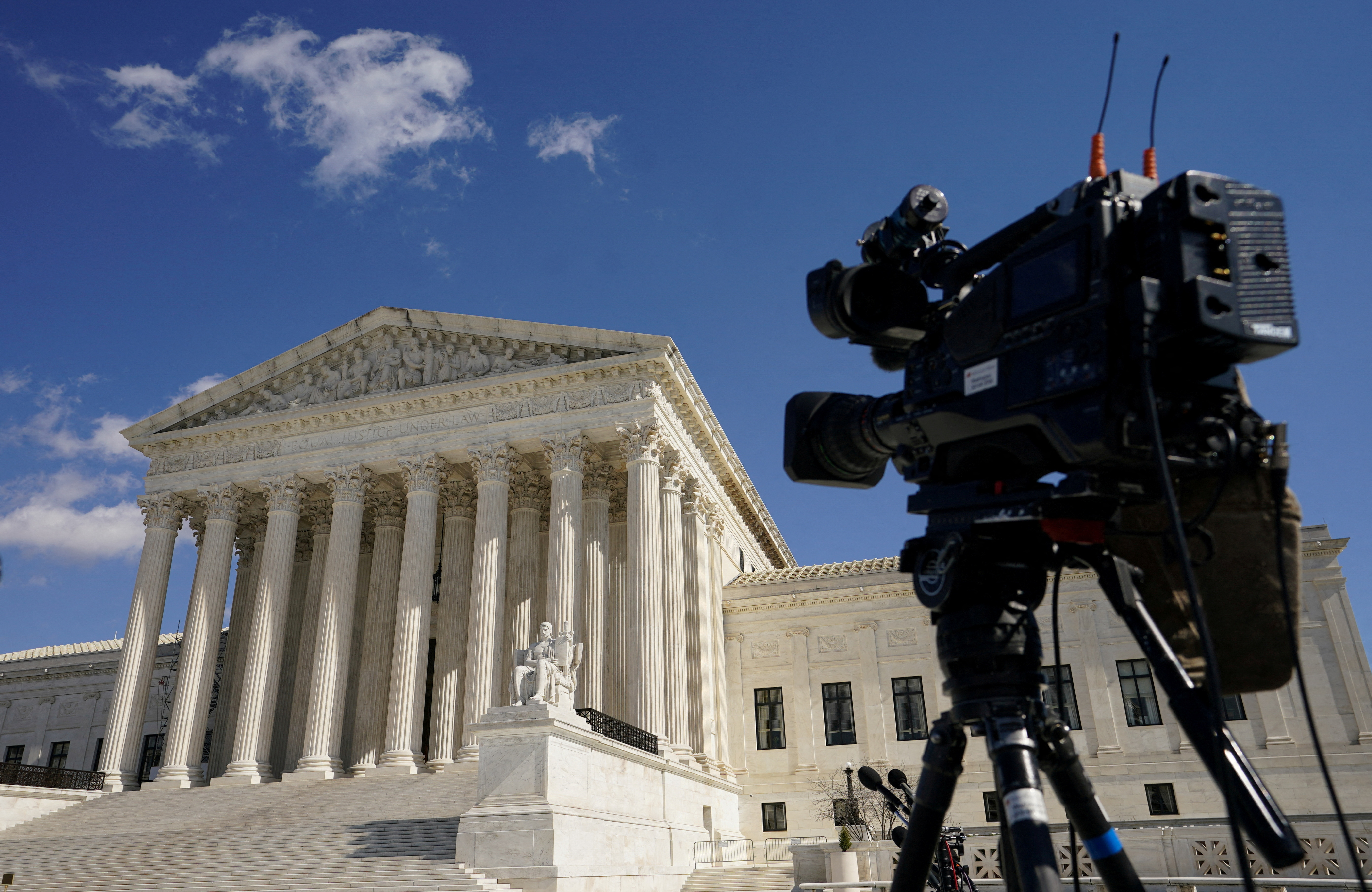 cover US Supreme Court curbs federal agency powers, overturning 1984 precedent