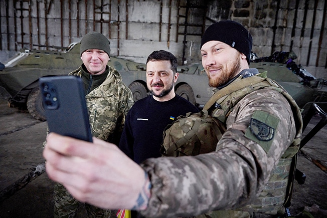 image Zelenskiy visits troops near frontline city of Bakhmut