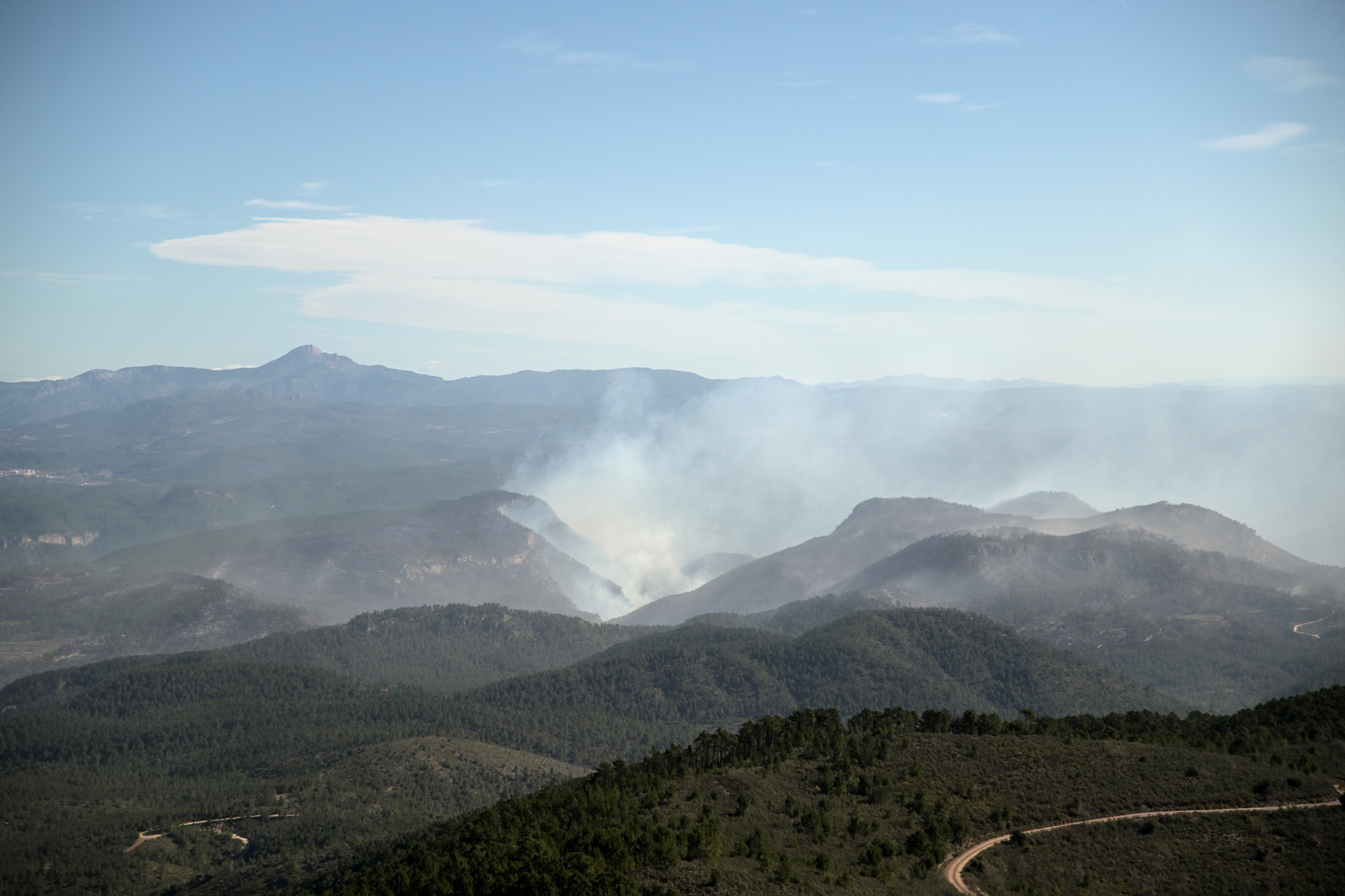 cover Spain tells &#8216;fire tourists&#8217; to stay away from forest blaze