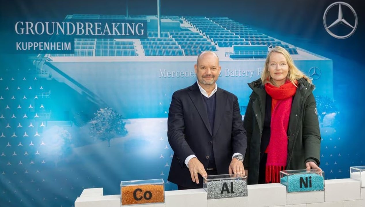 image Mercedes-Benz begins building battery recycling factory in southern Germany