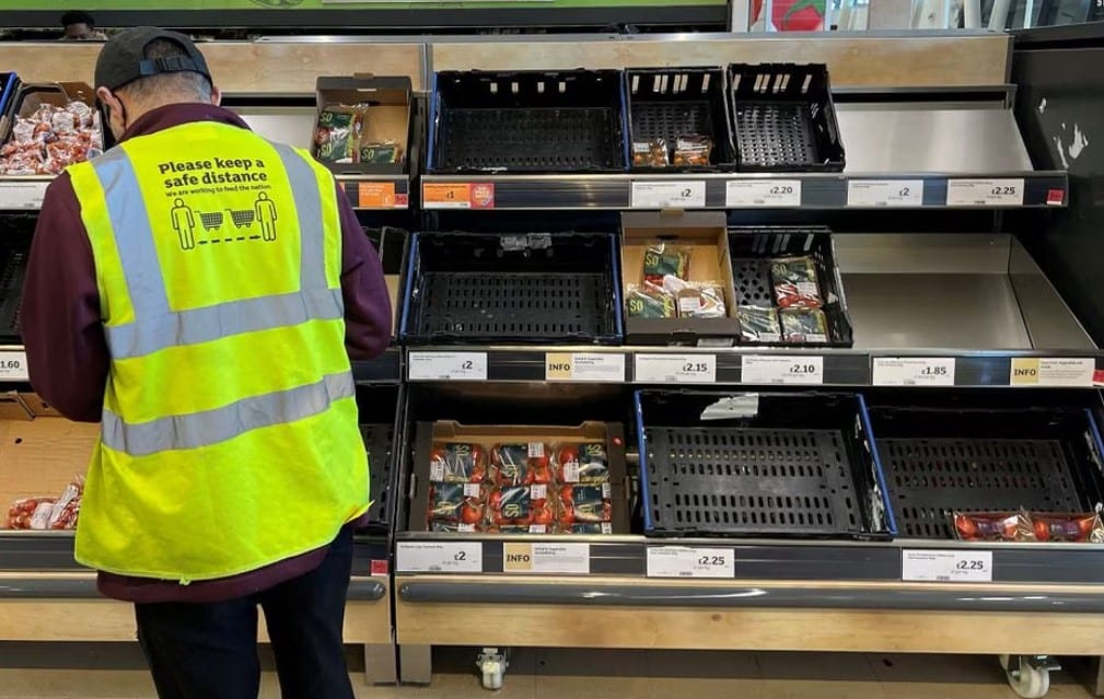 image UK salad shortage weighs on supermarket sales