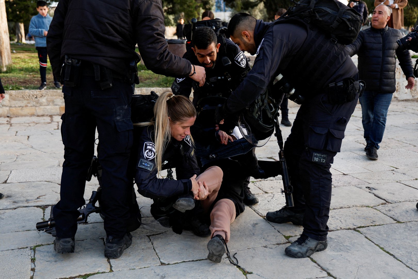 image Cross-border fire in Gaza after Israeli police raid Al-Aqsa mosque