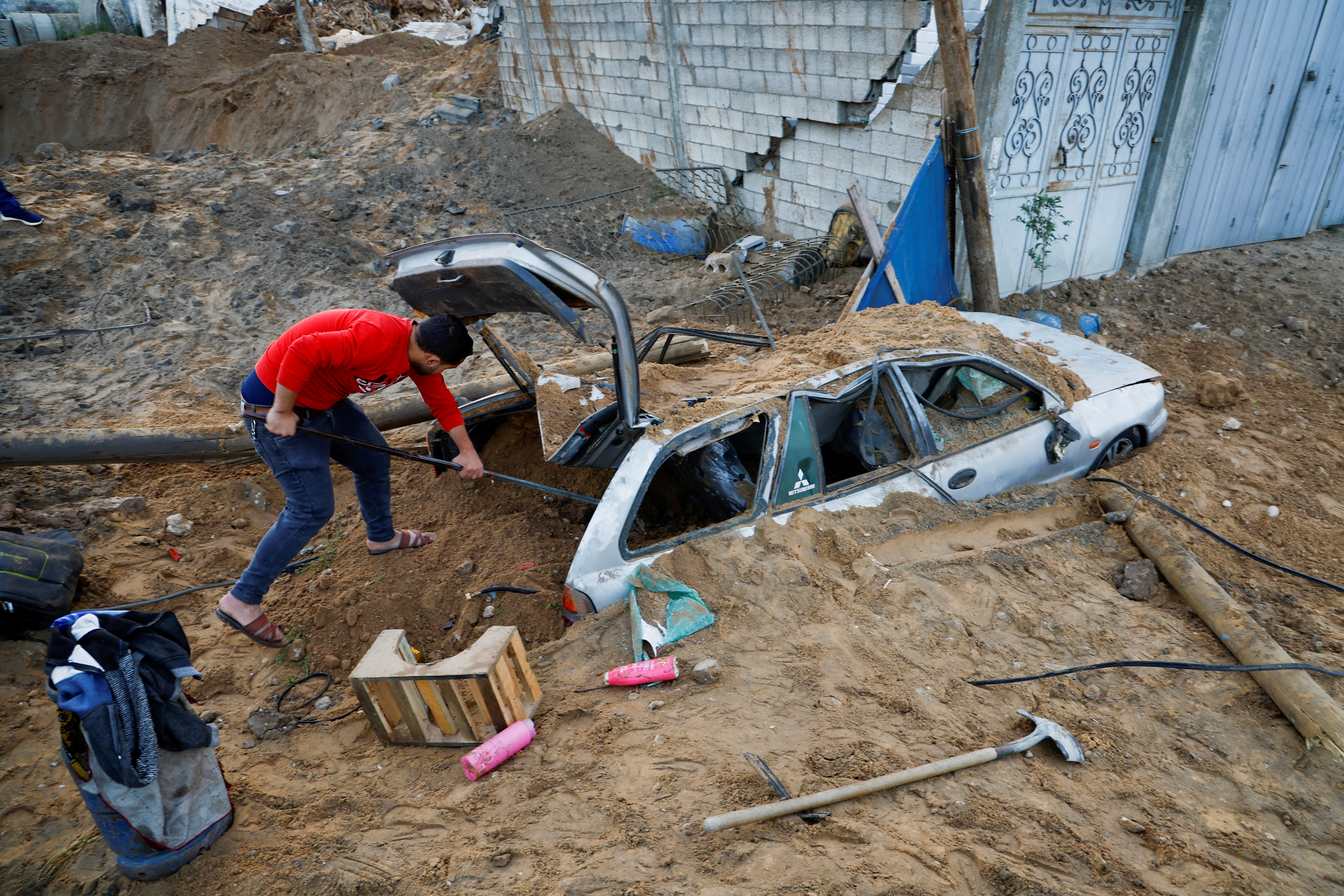 image Israel&#8217;s borders with Lebanon, Gaza quiet after day of fighting