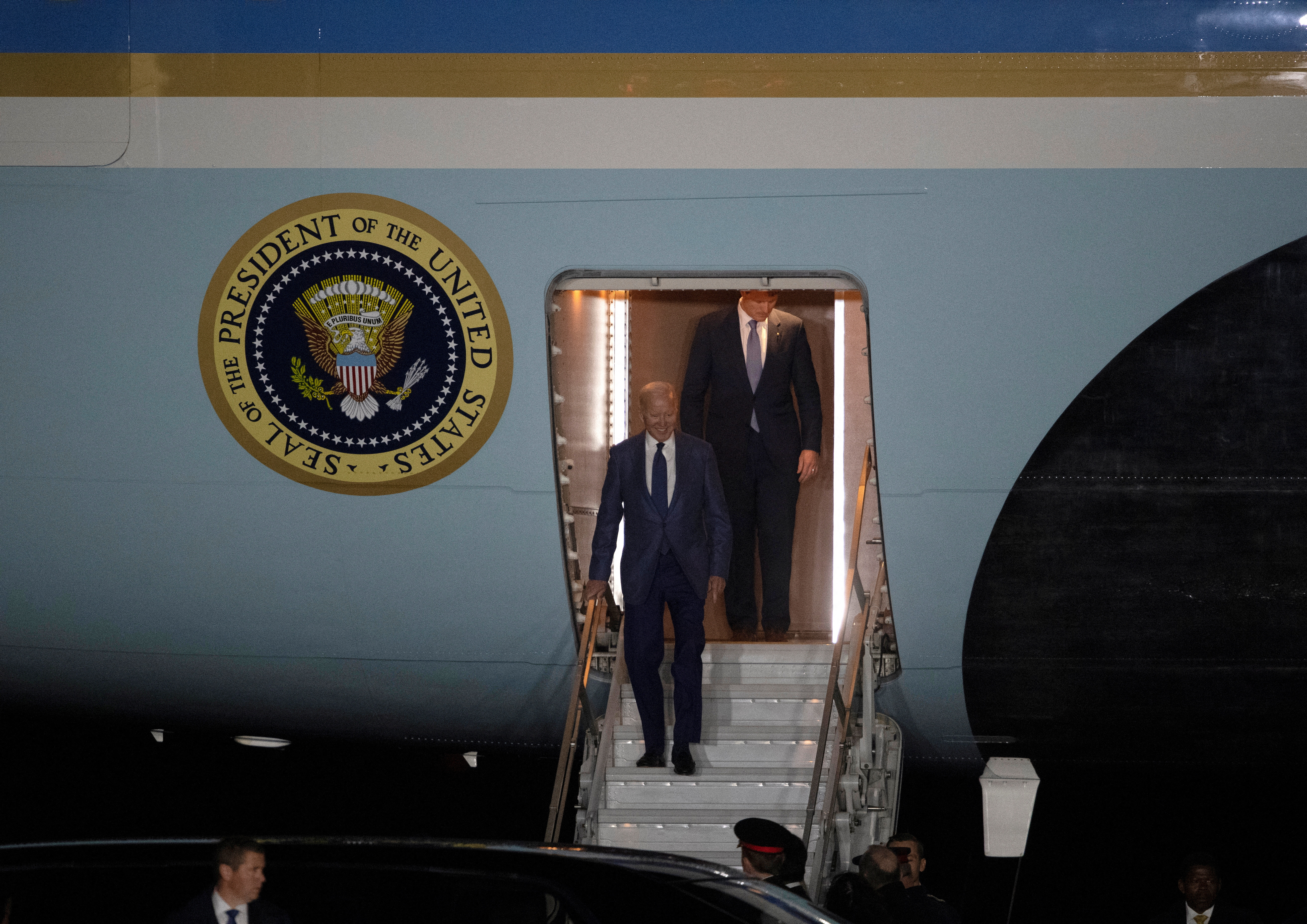 image Biden arrives in Northern Ireland to mark peace deal anniversary