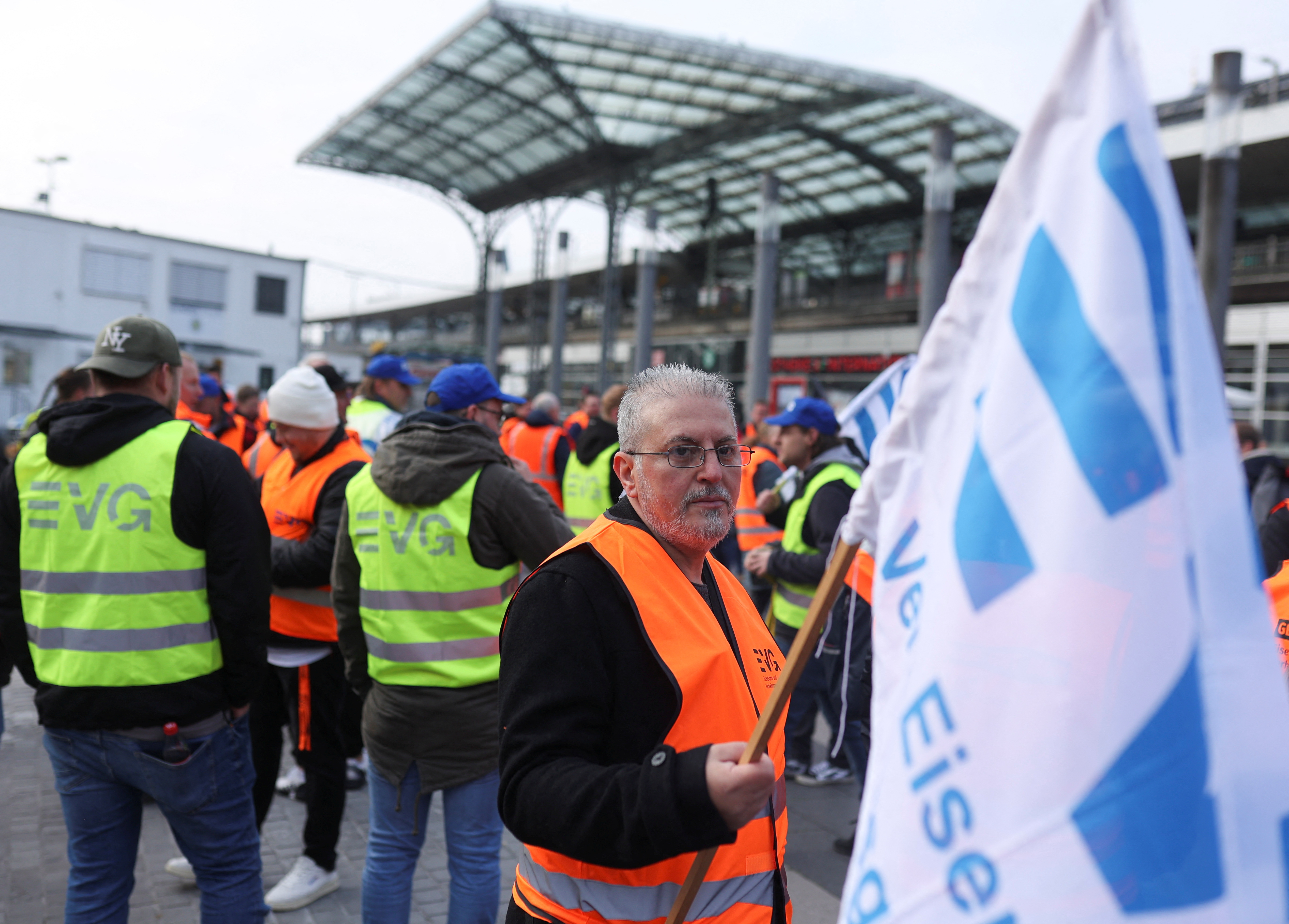 image Strikes cripple German rail network, four airports