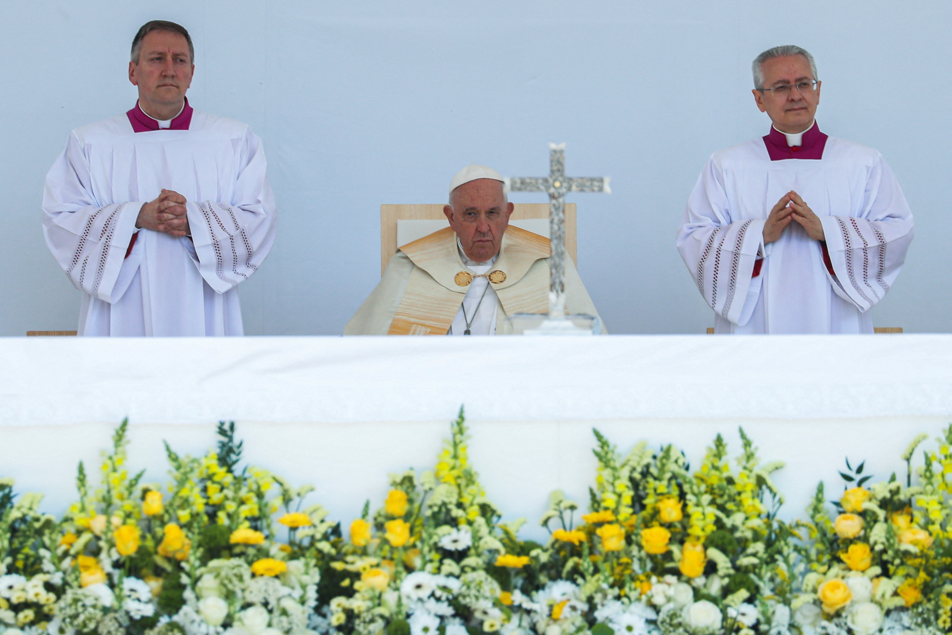 image Don&#8217;t shut door on foreigners, migrants, Pope Francis says in Hungary