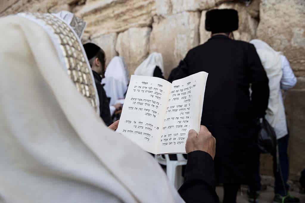 After Tense Night Thousands Pray At Jerusalem S Western Wall Cyprus Mail   Wall 