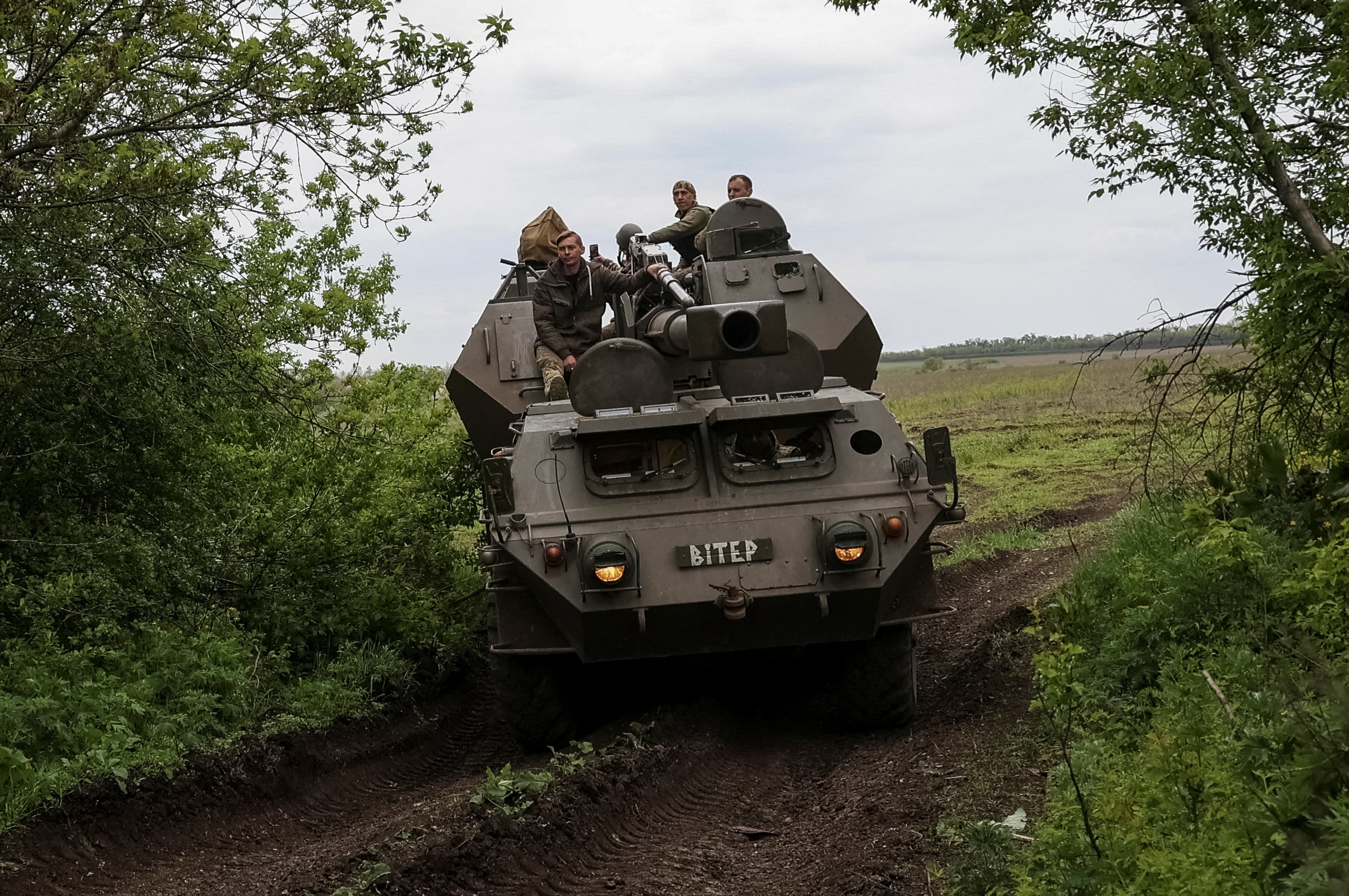 cover Russia acknowledges retreat north of Bakhmut; Wagner boss calls it a &#8216;rout&#8217;